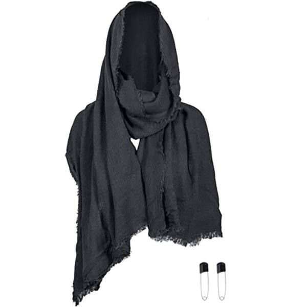 Costume for a medieval knight LARP during Halloween, featuring a Renaissance-style retro hooded cloak and a shawl.